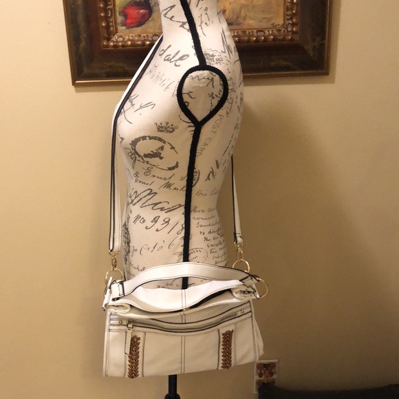 Jessica Simpson pebbled faux leather gold tone logo fittings, deep shoulder bag - Picture 2 of 12